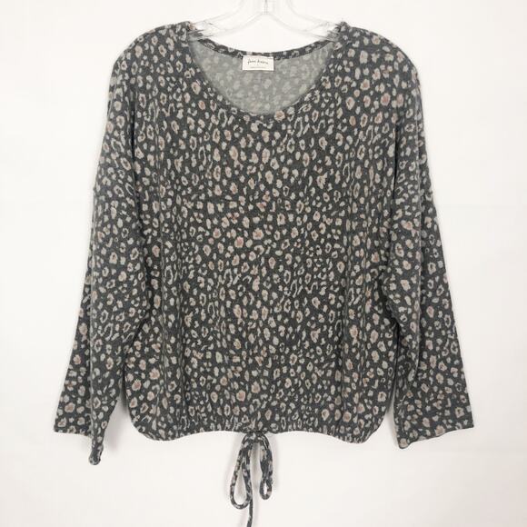 Free Kisses Animal Print Long Sleeve Sweater Size Large - Picture 1 of 10